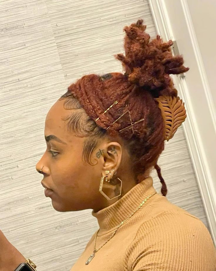 Short Loc Pin Up