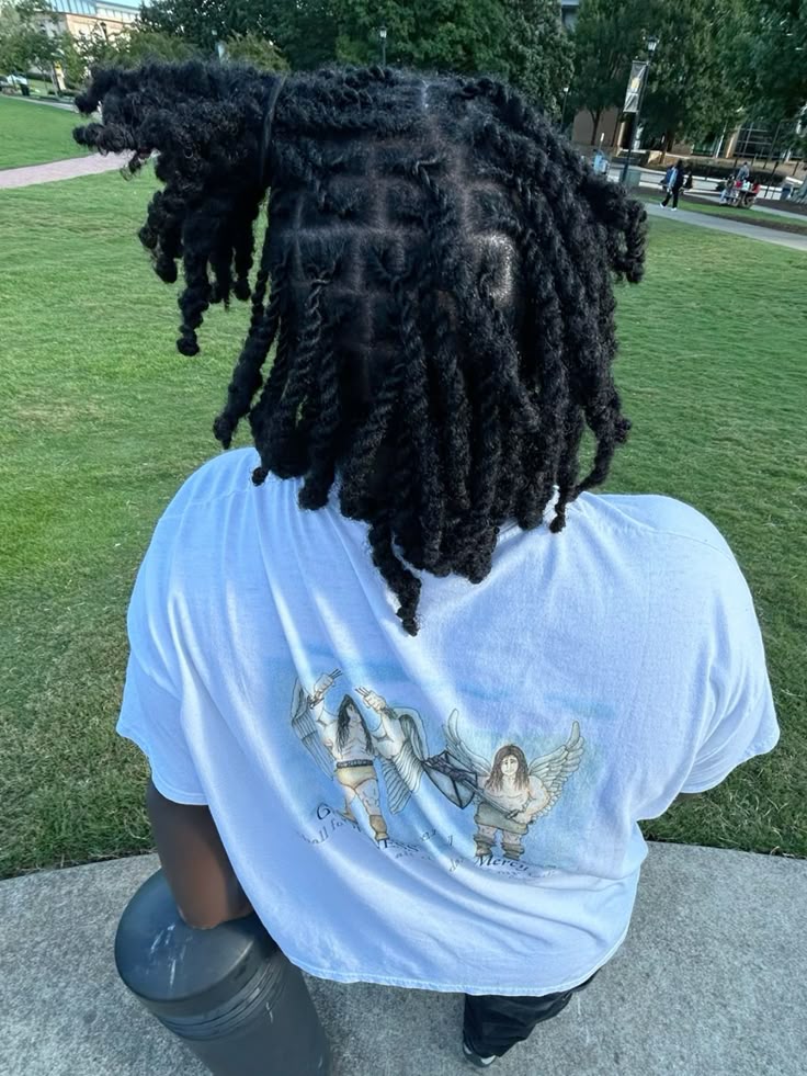 Two-Strand Twist Out on Loose Locs