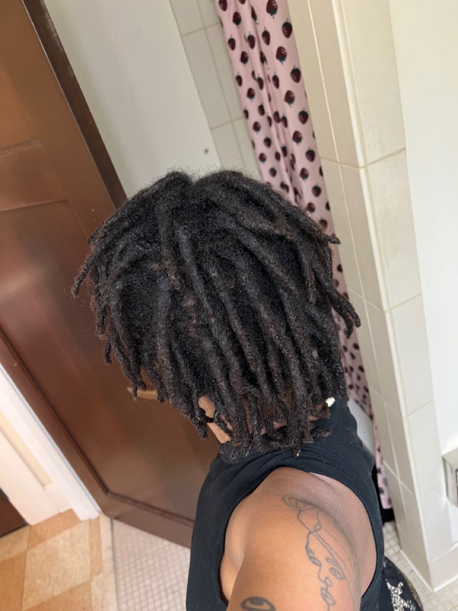 girl on locs
