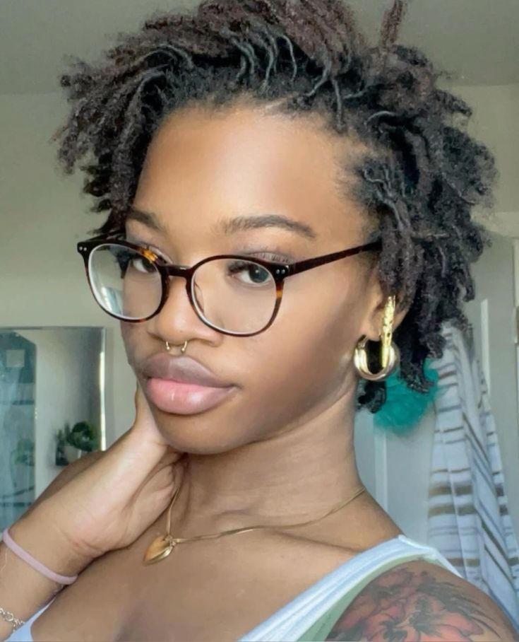 girl on locs