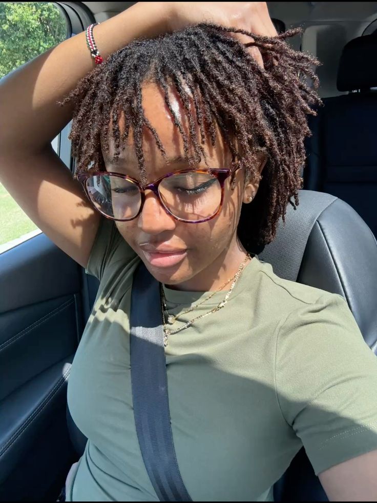 girl on locs