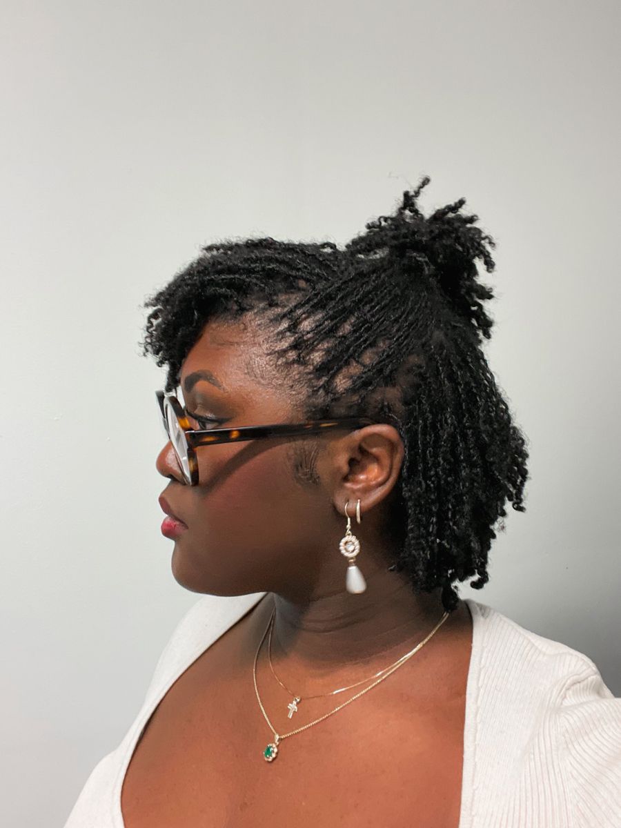 girl in locs