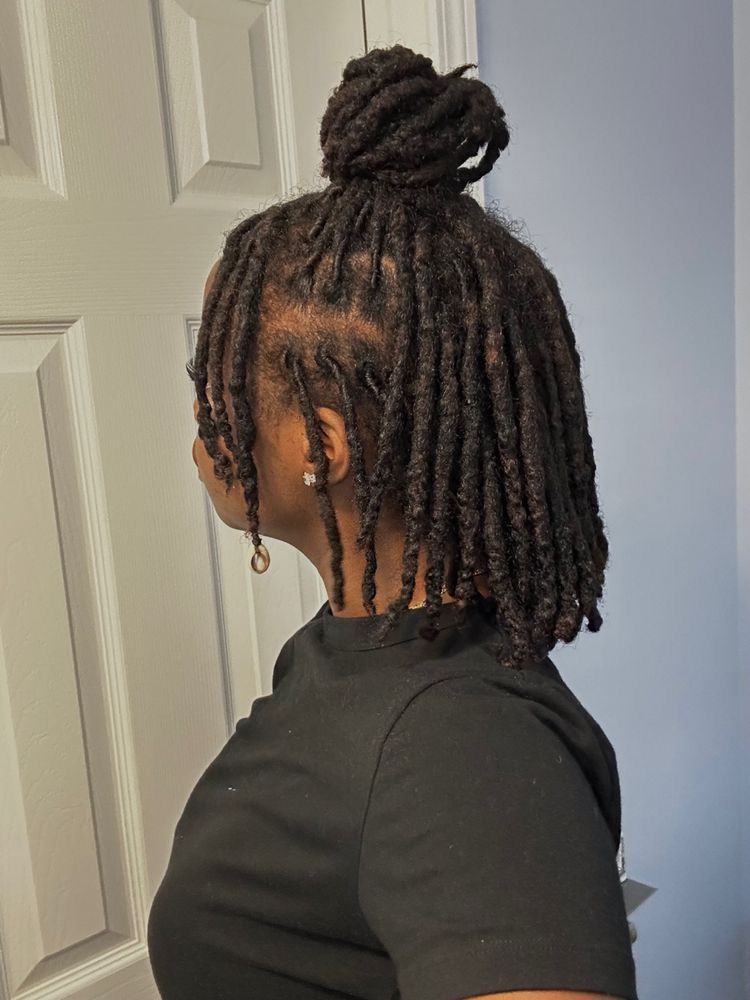 girl on locs
