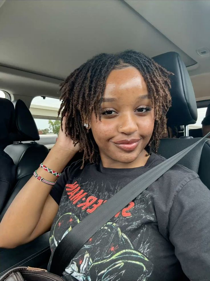 girl on locs