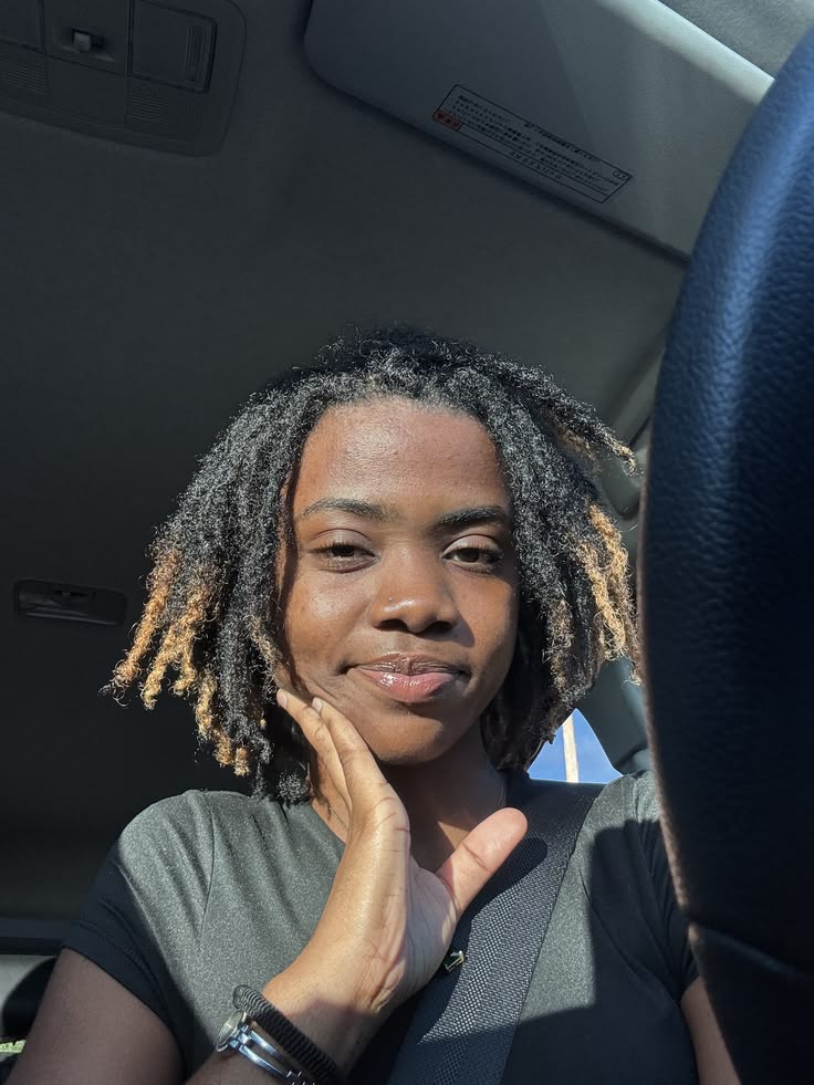 girl on locs