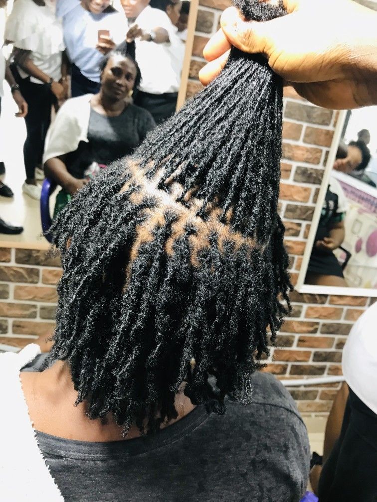 someone in a salon locking her hair