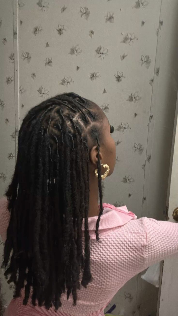 girl on locs