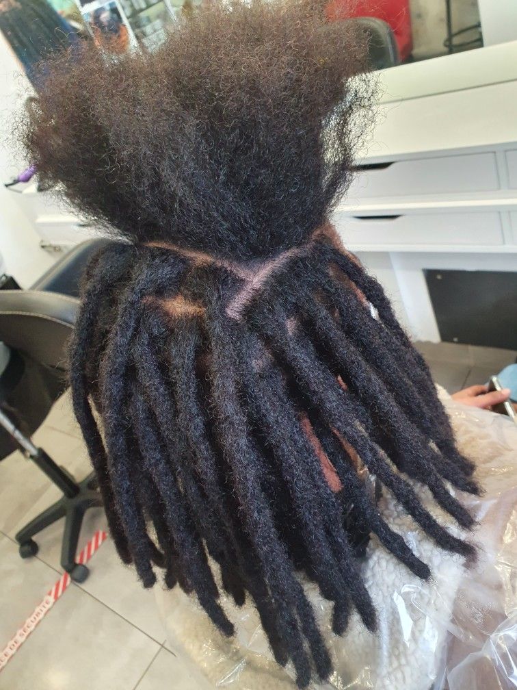 girl on locs