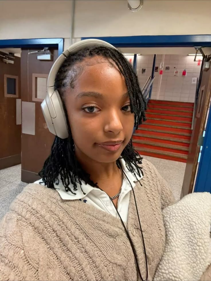girl on locs