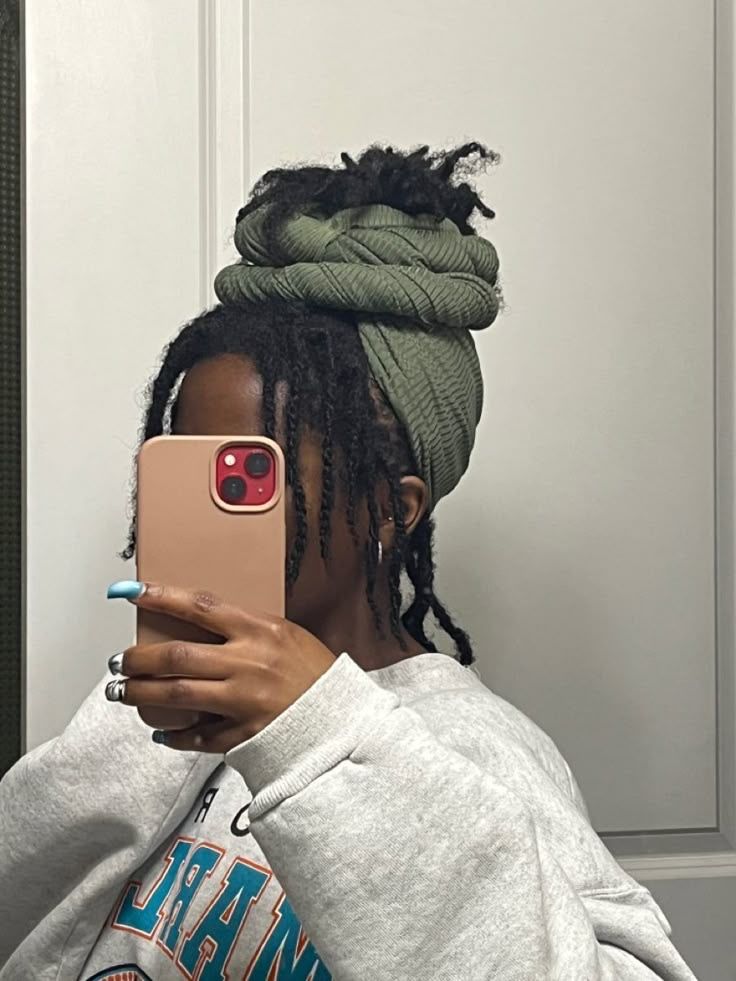  girl taking mirror picture with her phone