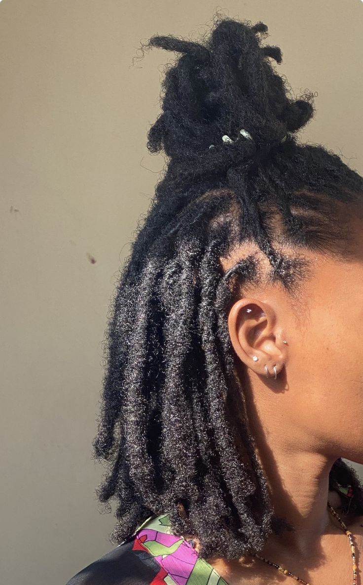 girl on locs