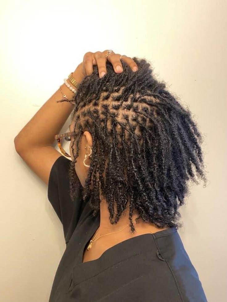 girl on locs