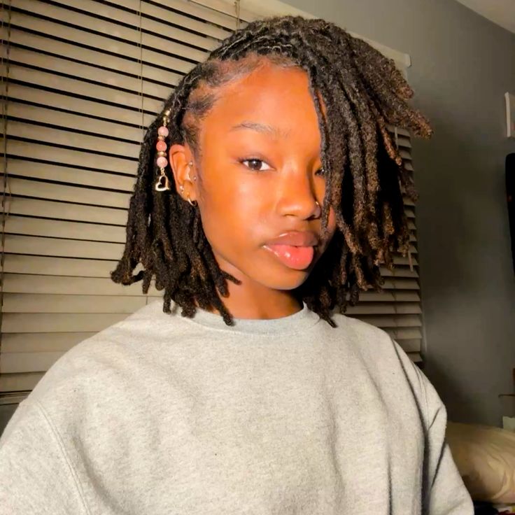 Side-Swept Loc Style